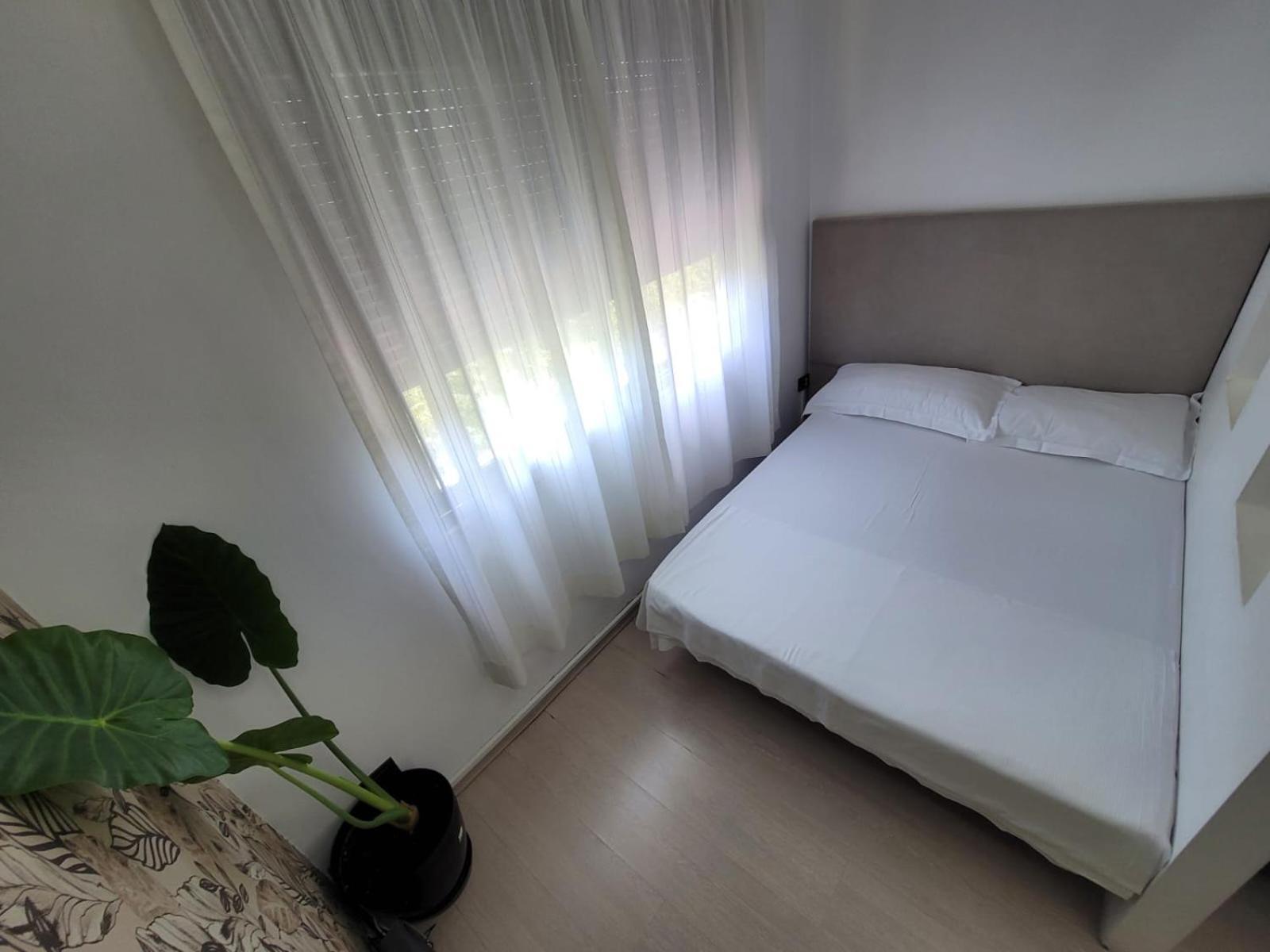 An Apartment With Fireplace Tirana Esterno foto