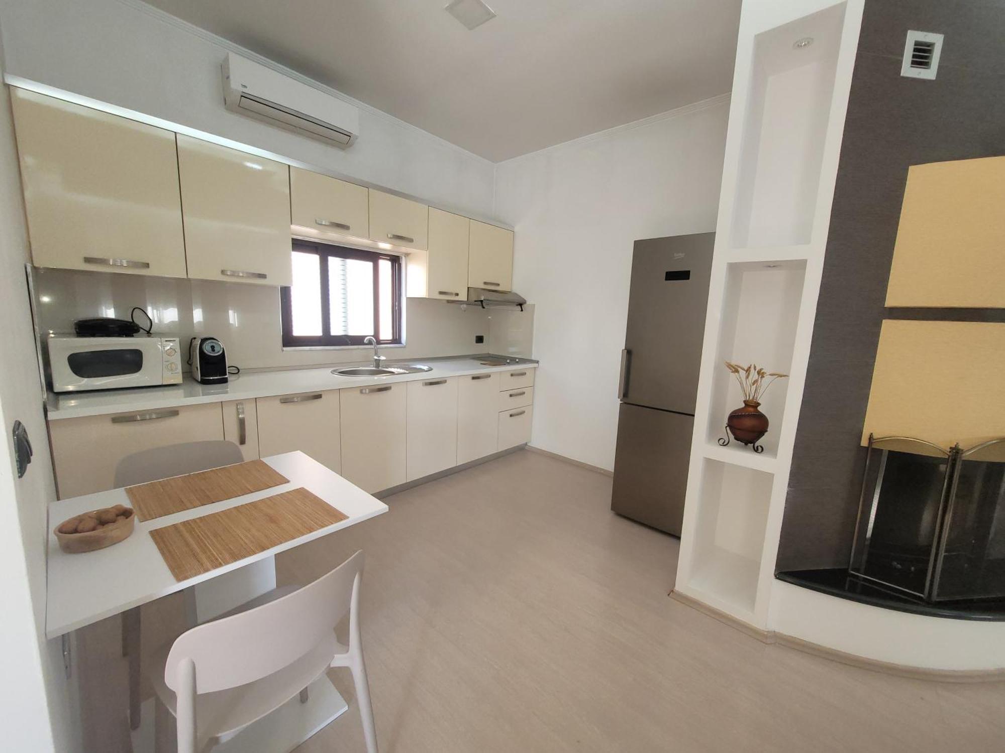 An Apartment With Fireplace Tirana Esterno foto