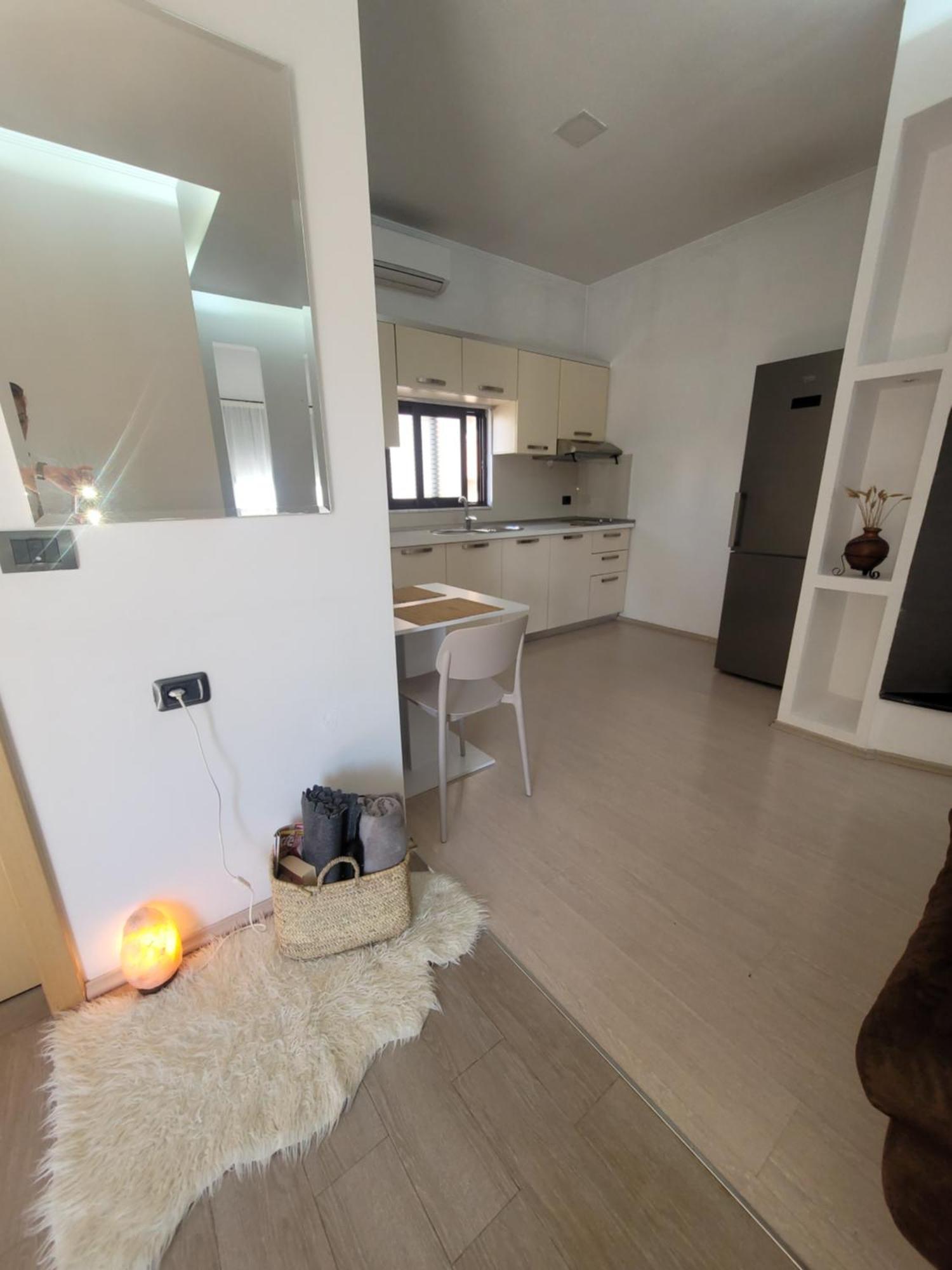 An Apartment With Fireplace Tirana Esterno foto